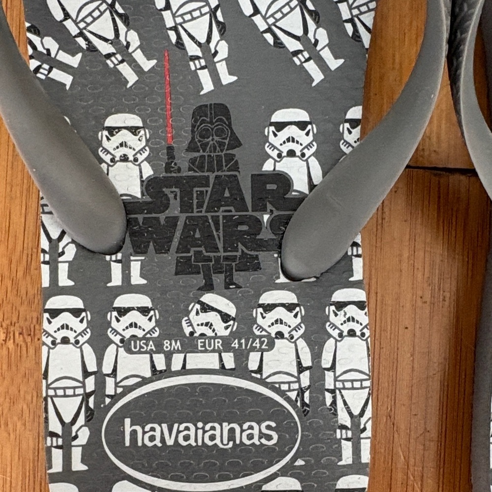 Havaianas Star Wars Stormtrooper Flip Flops - Gray, White & Gold - Picture 2 of 11